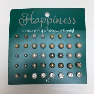 🗣 NWT earring set 🗣